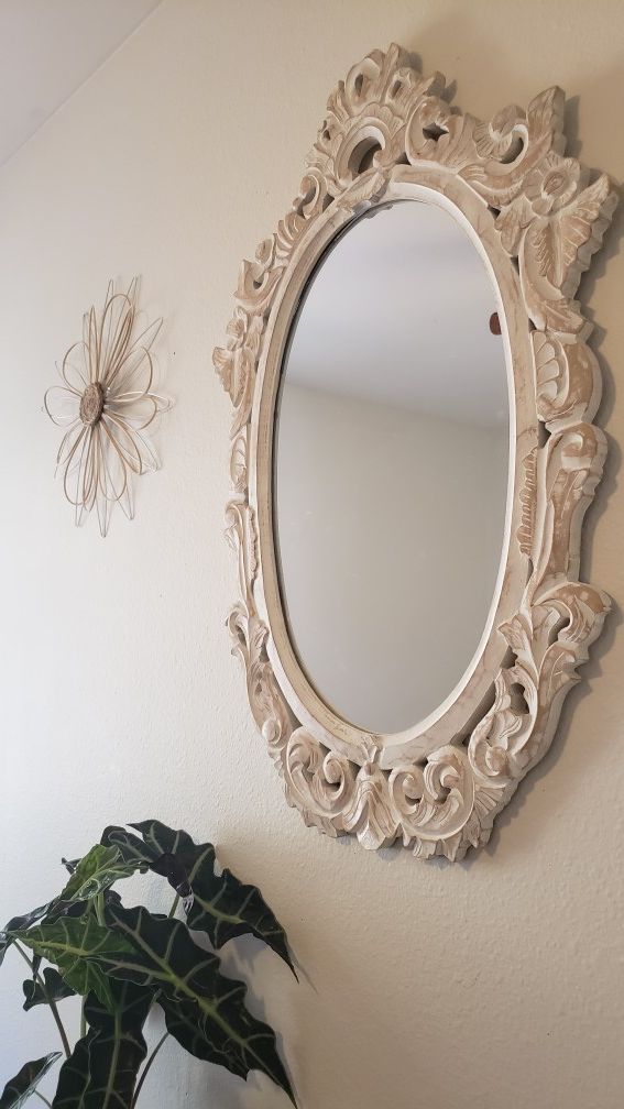 Mirror/vintage vibes/wood mirror