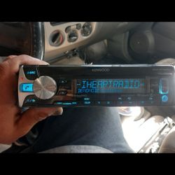 STEREO KENWOOD CD AUX USB BLUETOOTH CAMBIA DE DIFERENTES COLORES GOOD CONDICIÓN ABLO ESPAÑOL 