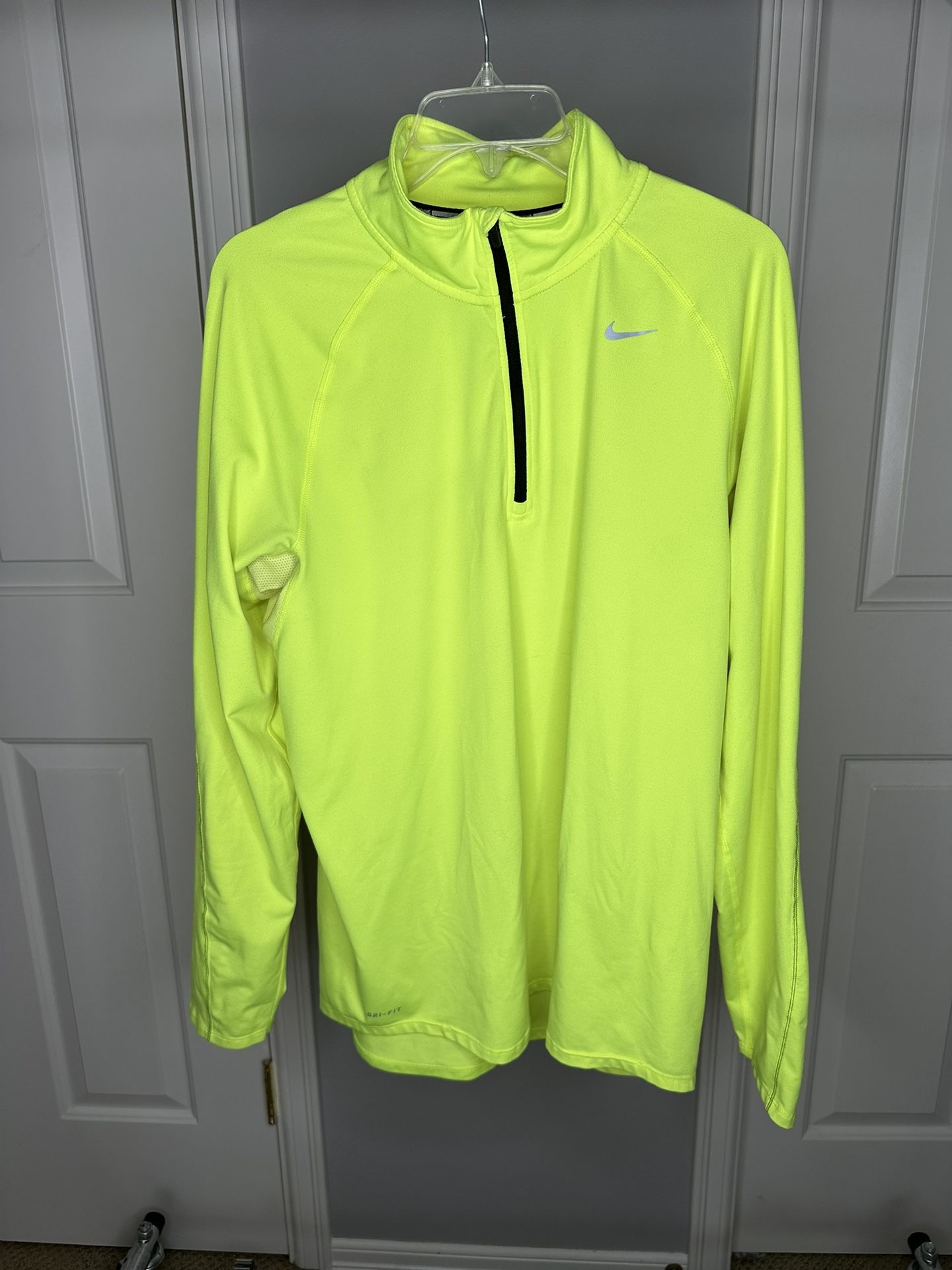 Nike Quarter Zip Pullover Jacket (Men’s Size Medium)