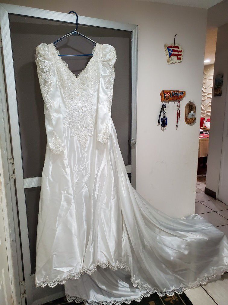 Wedding Dress( L)$100