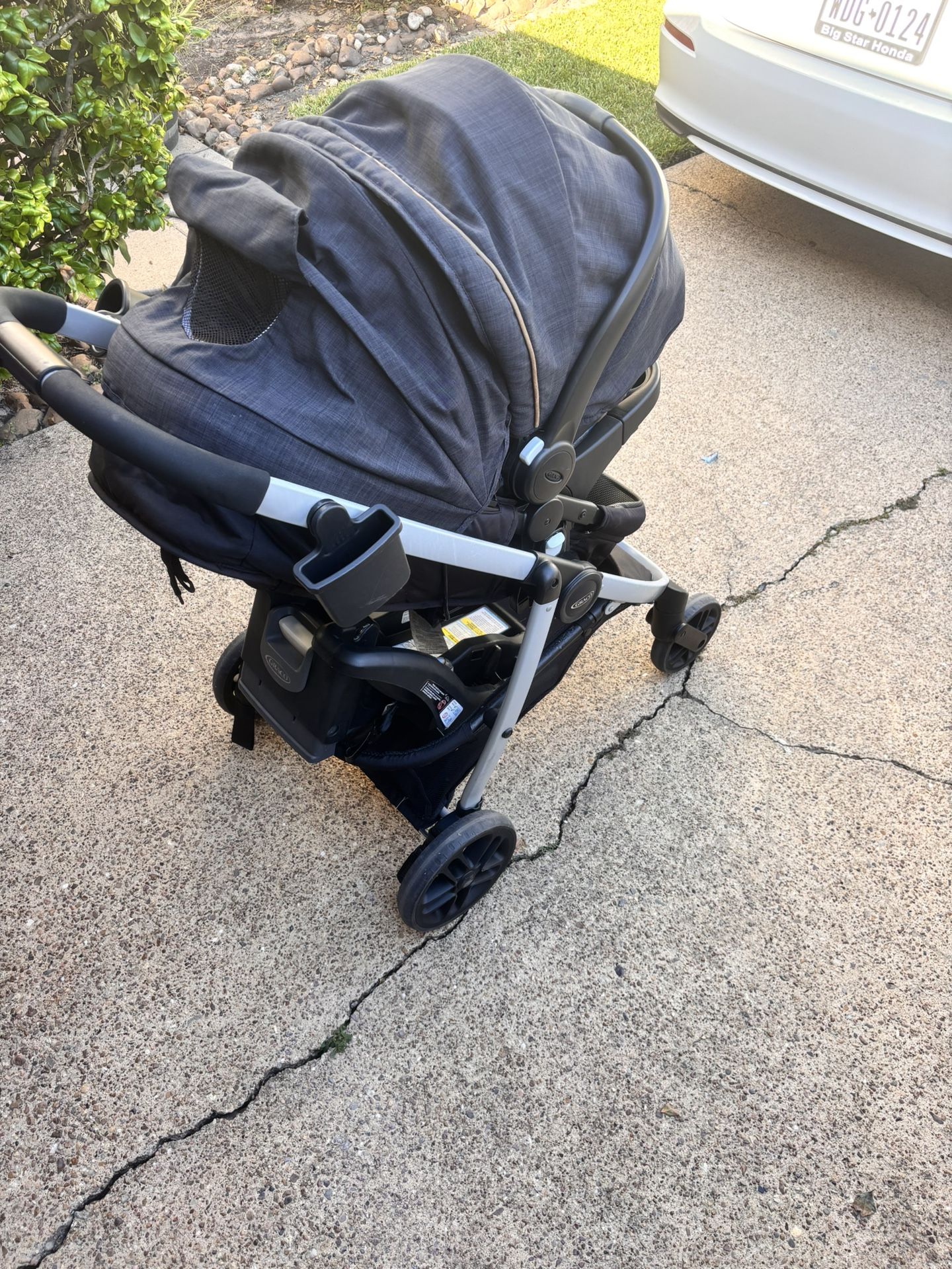 Graco Modes Pramette Travel System with Snugride