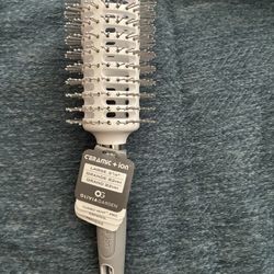 Olivia Garden Ceramic + Ion brush