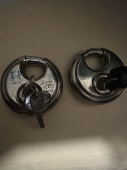 Selling used cylinder locks with keys 1 master lock with combo used but all stilll great condition asking 6 each