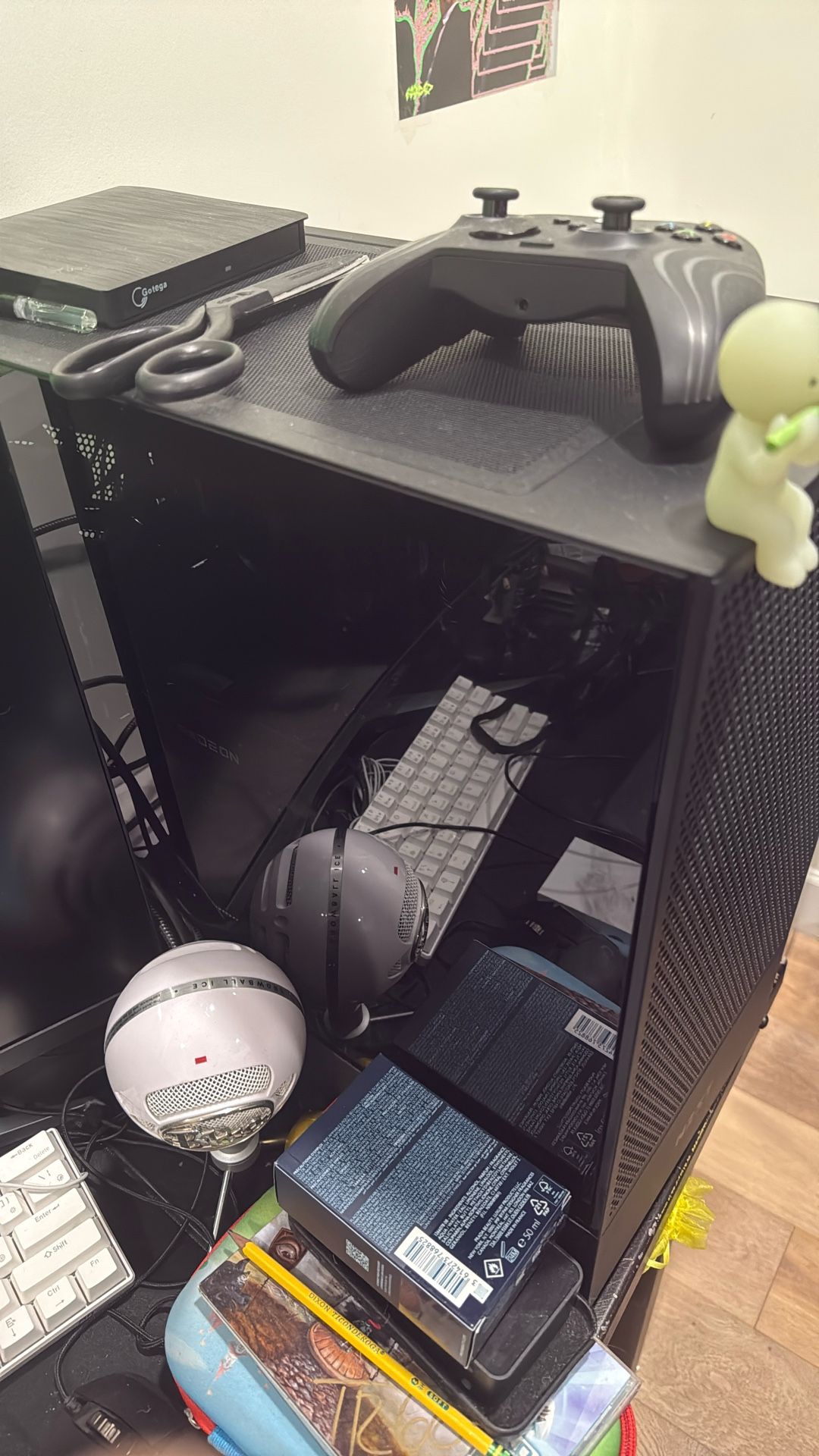 PC Tower // Peripherals (text)