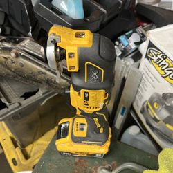 Multiusos Dewalt 20 V 3 Velocidades Y Bateria De 6 Amp Usados 