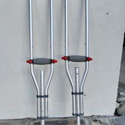 Crutches Adjustable 4’7” To 6’7”