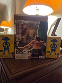 S.H.Figuarts Roronoa Zoro The King of Hell and 2 collection figures