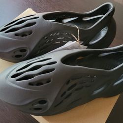 Cash in Hand 💵 Looking for New And Used Yeezys (Size 12-13)