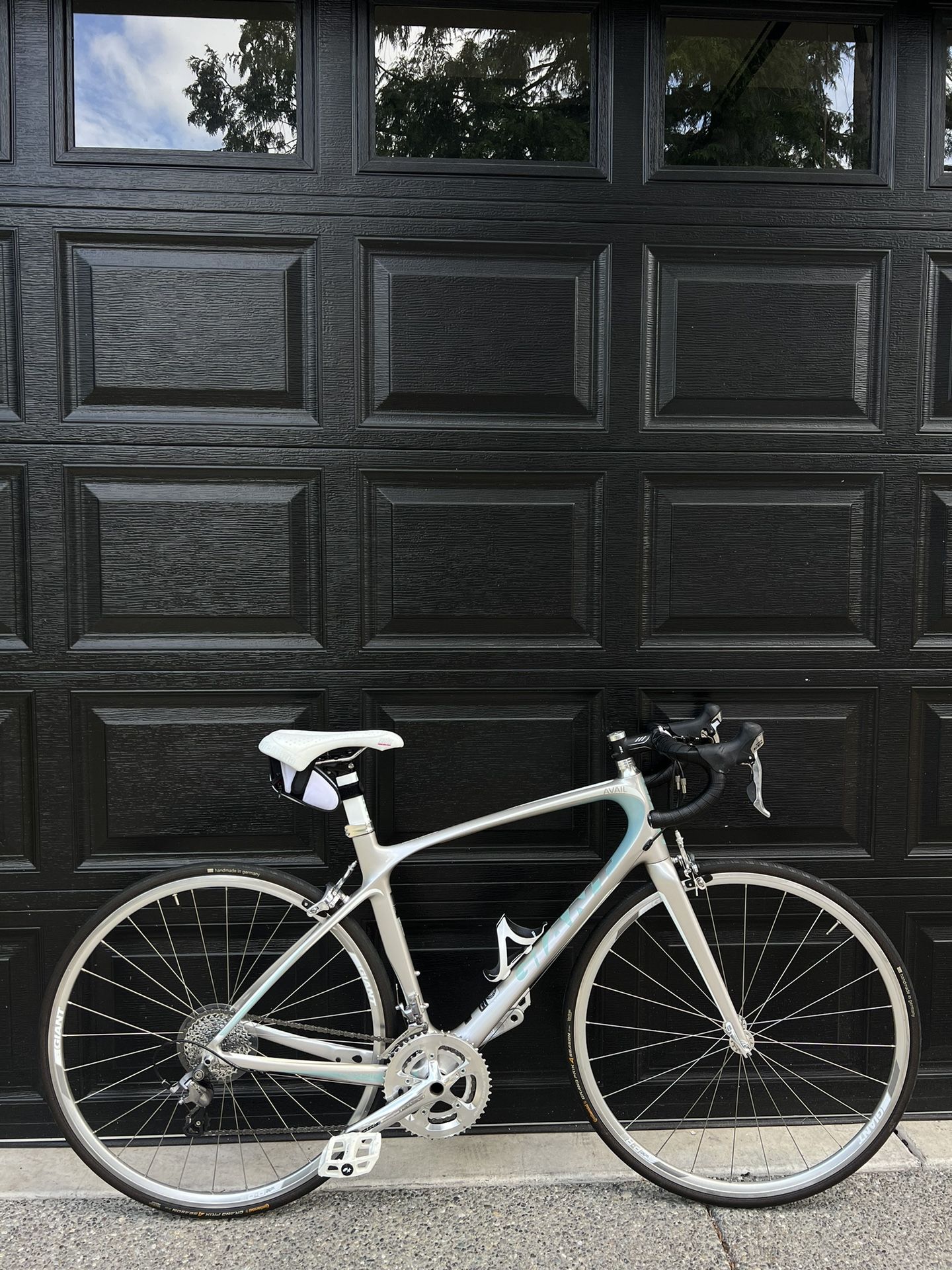 Giant 2 Avail Full Carbon Road Bike