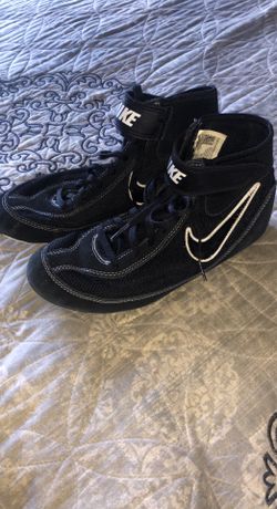 Wrestling shoes