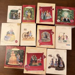 Hallmark Wizard of Oz lot and Snoopy ornament