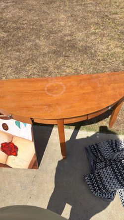 Entrance table