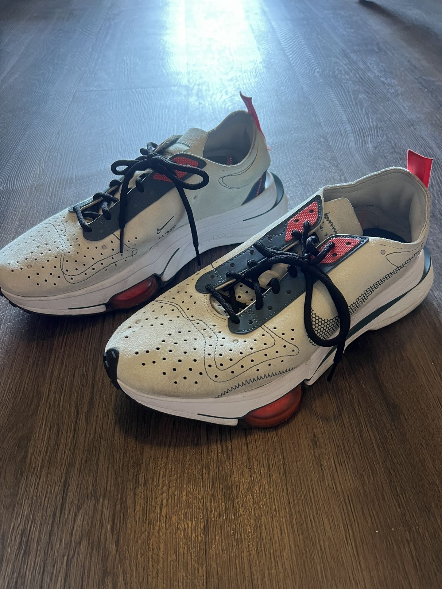 Nike men’s athletic shoes size 9.5 like new