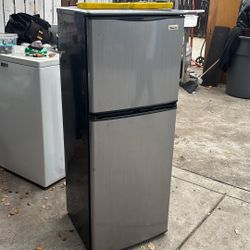 Magic Chef Refrigerator 