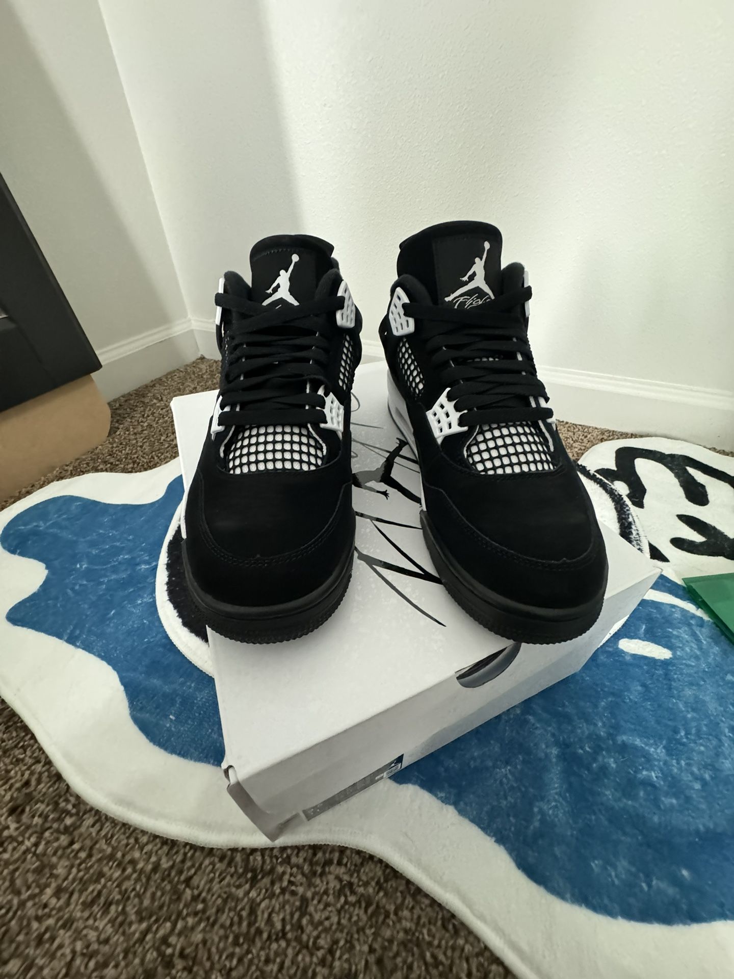 Jordan 4 White Thunder