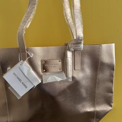 For Sale Michael Kors Purse 👜 $15 New Avariable 