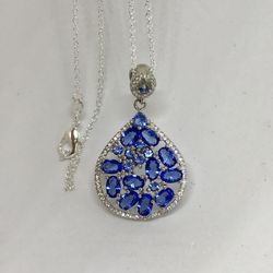 New Silver Plated Pendant & Silver Chain