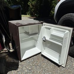 Free Mini Fridge - Works