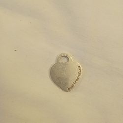Tiffany's 925 Sterling 
Silver Heart Tag Pendant Chain