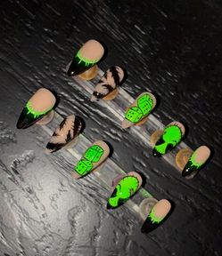 Press on nails