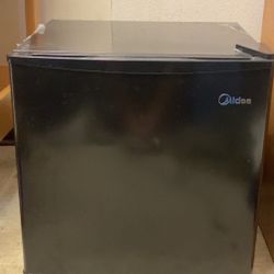 Mini Fridge 