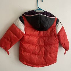 This is a children's down jacket or thick cotton jacket. • Style: The front of the jacket is printed with "Pepco Winter Sports", and the color combina