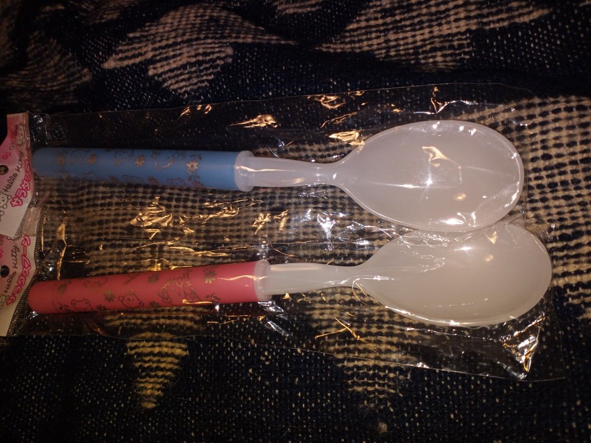 Vintage Hello Kitty Sanrio Big Kitchen Plastic Spoons Tokyo 2002 Blue Or Pink 2 Piece Lot