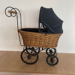 Rare Vintage Wicker Baby Doll Carriage Wagon Buggy With Wood Wheels And Metal Frame . Excellent Condition . 18”x18”x10” 
