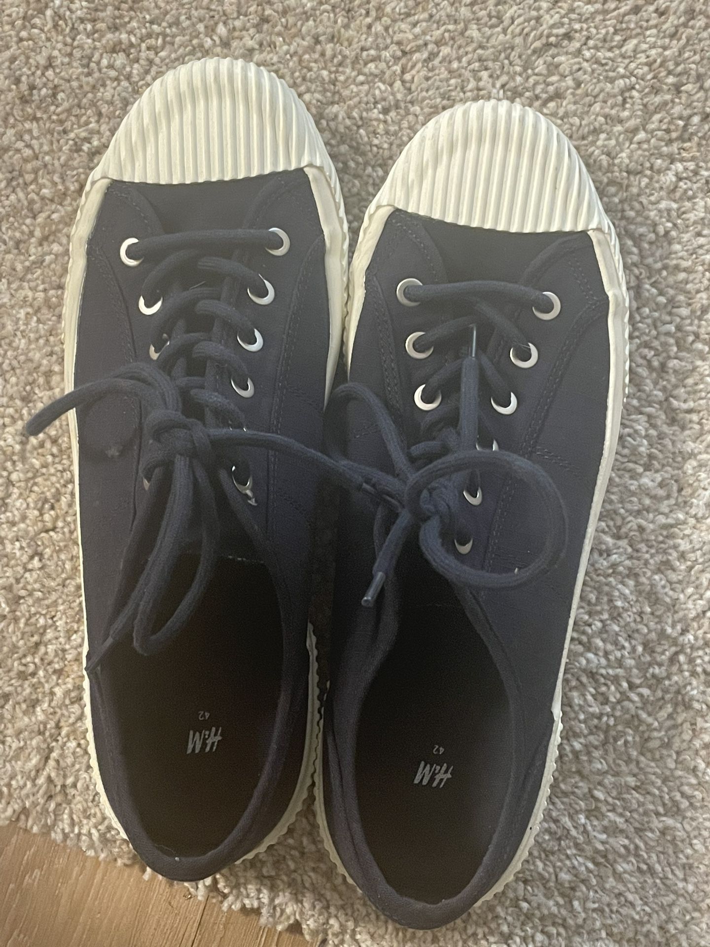 H And M Shoes  Size 9 In Mens 