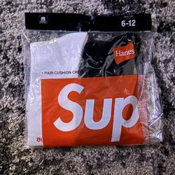 Supreme Black & White Logo Socks – Classic Streetwear Essential