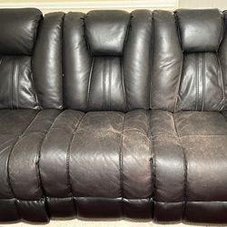 Recliner leather set couch an loveseat
