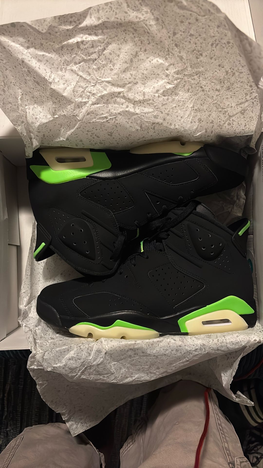 Never Worn, Jordan 6 Retro Shoes