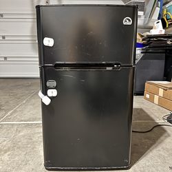Mini Fridge/Freezer combo