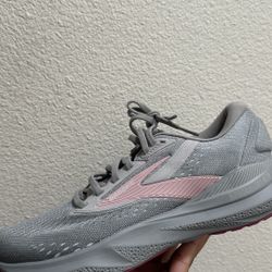 Brand New Women’s Brooks Shoes