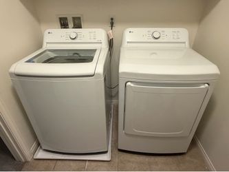 LG Washer and Gas Dryer Set