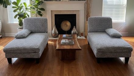 Vingli modern armless chaise lounge. Available in left armrest and right armrest. Back and white Upholstery Textured Bouclé.