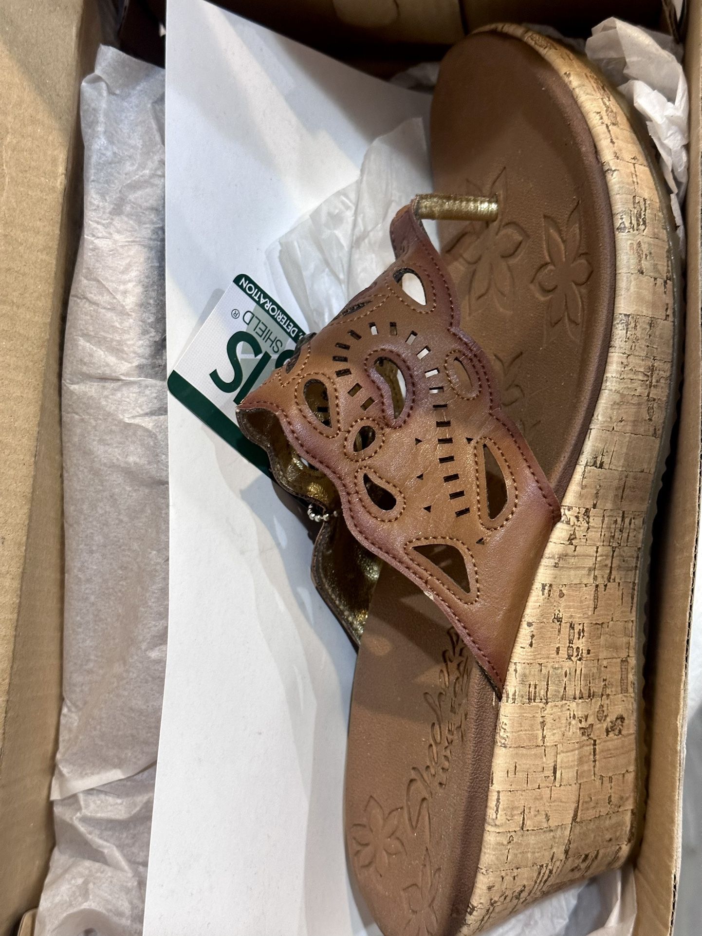 Skechers New in Box Beverlee Cut It Out Sz 10 Women’s Relaxed Step Luxe Foam