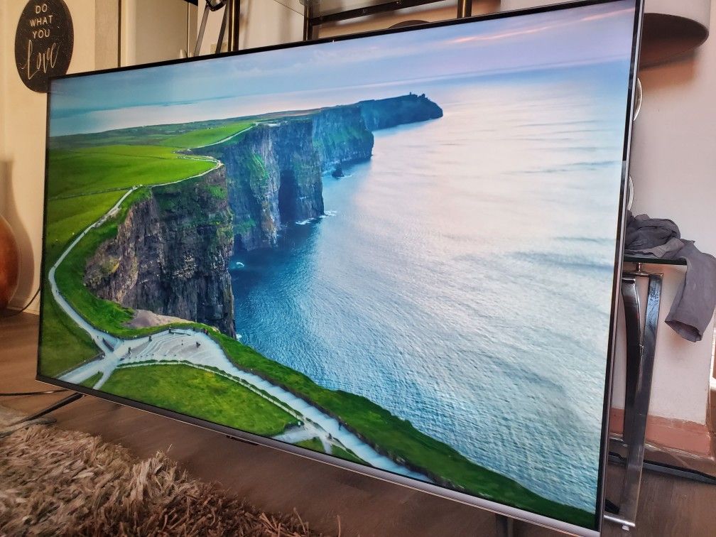 70" Amazon fire smart tv 4k like new less than 4 months old great quality pics no scratch & come with the original Alexa voice remote no scratch