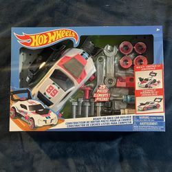 Just Play Hot Wheels Ready-to-Race Car Builder Set, New in Box!