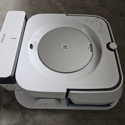 Wi-Fi® Connected Braava jet® m6 Robot Mop