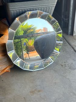 Beveled round mirror