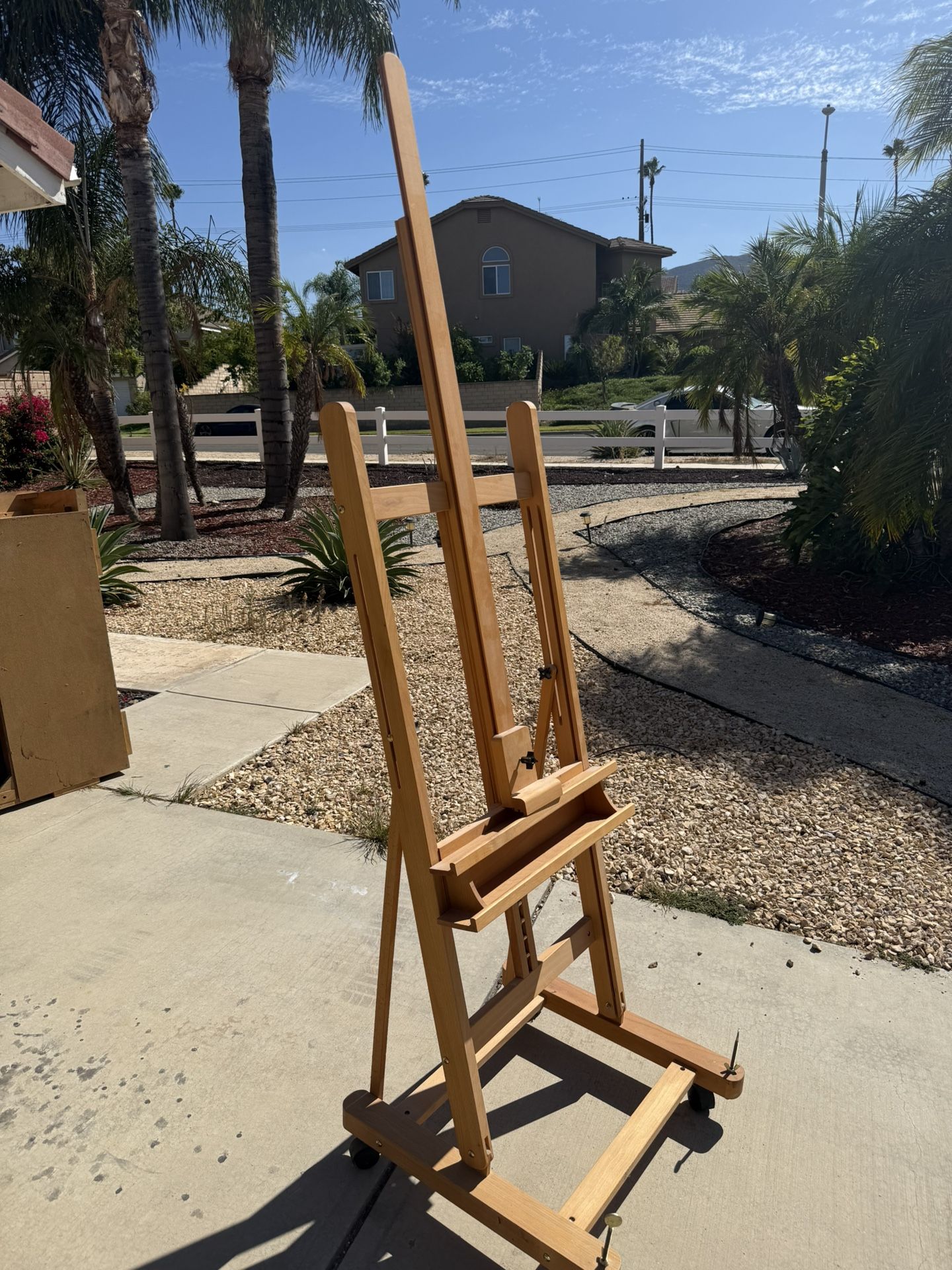Winsor & Newton Professional Grade Art Easel & Paintbrush Holder - 6ft tall. Adjustable