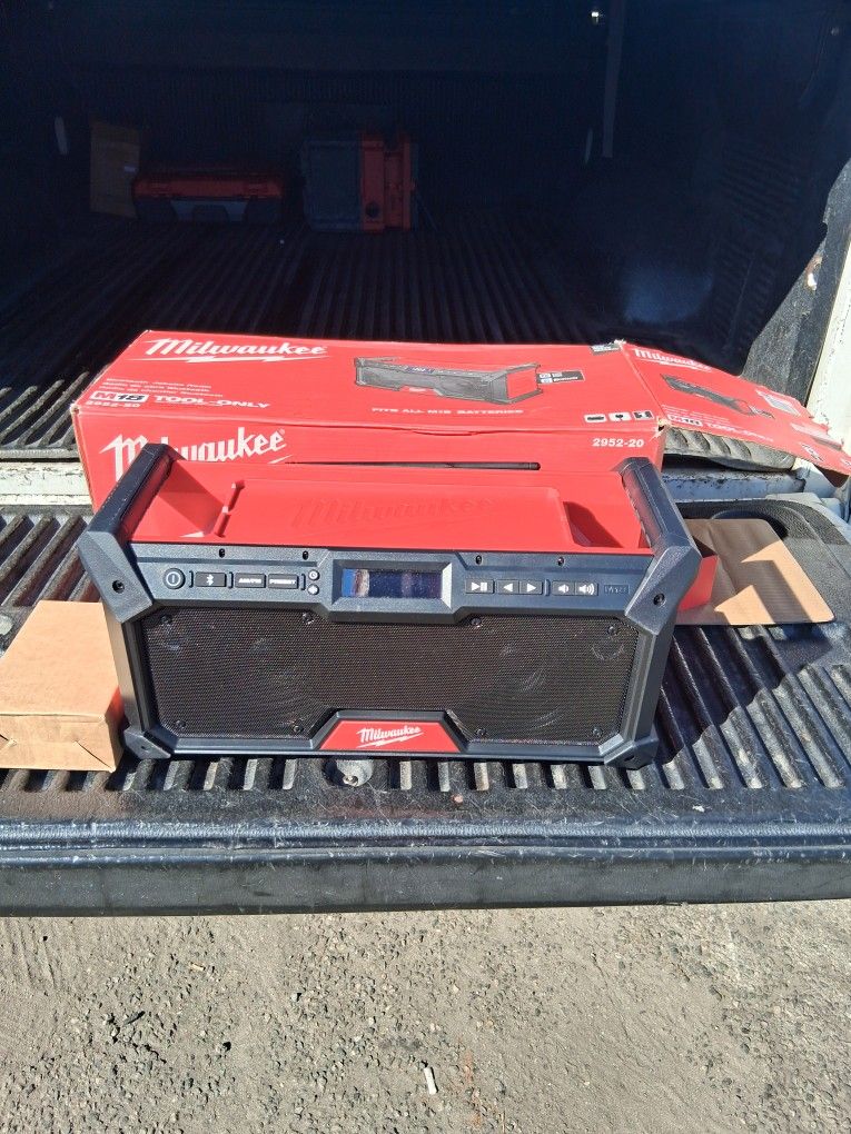 Milwaukee M18 Job site Radio Bluetooth Speaker 