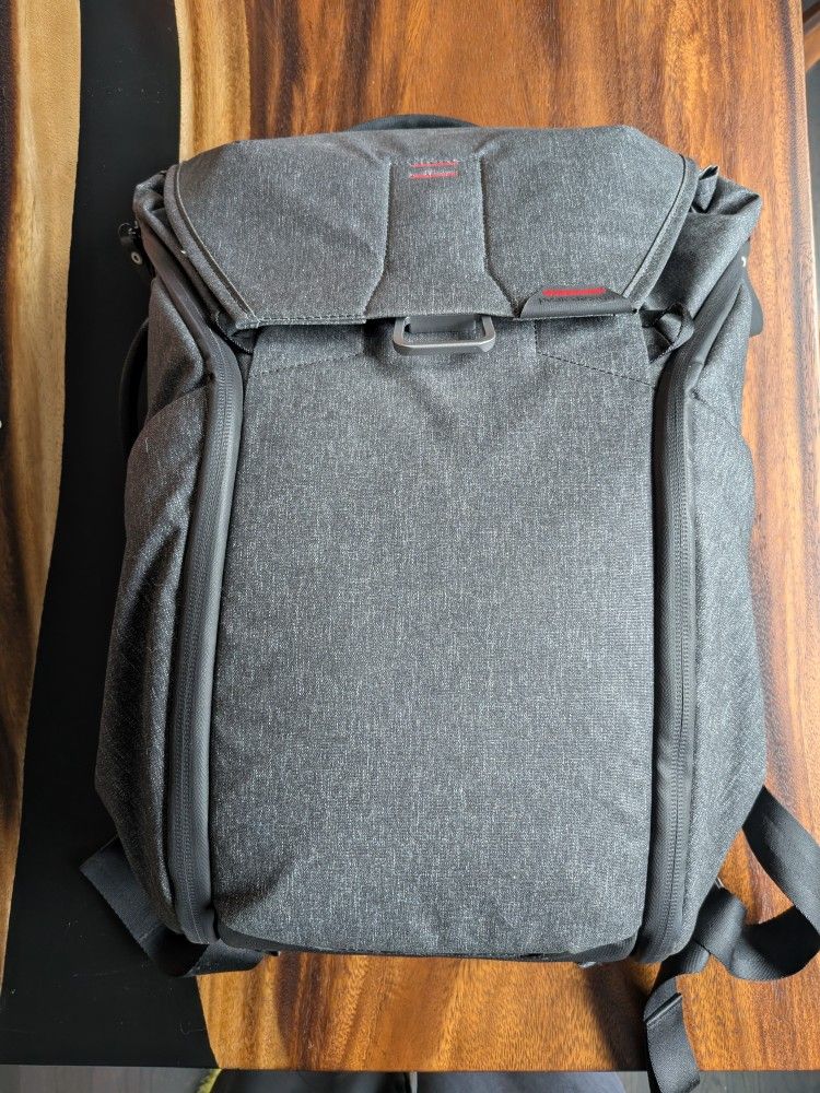 Peak Design Everyday Backpack. 20L. Gray. Incredible Condition. 