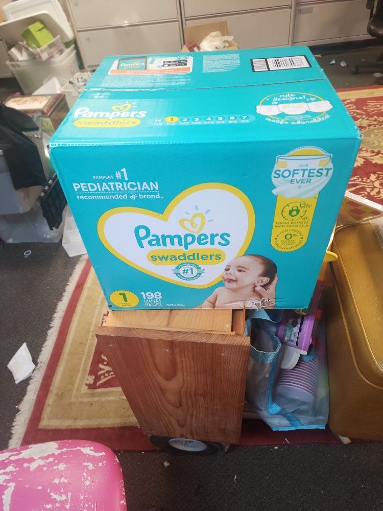 BRAND NEW PAMPERS SWADLERS 198PCS