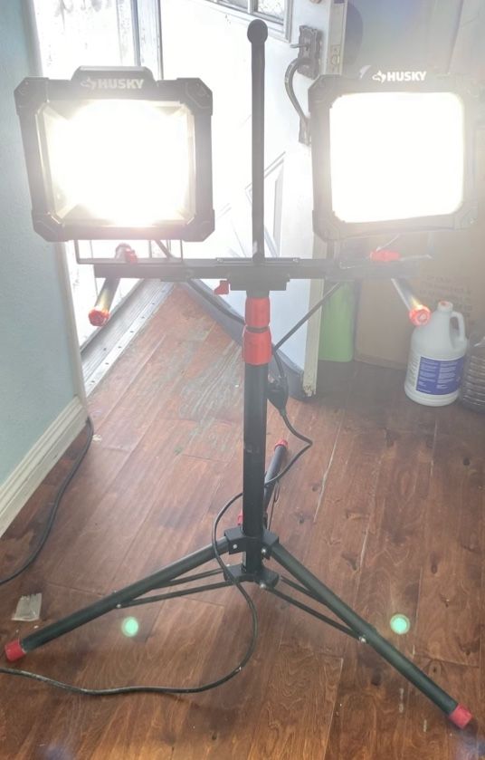 Husky 10000lm Twin Head LED Work Light with Tripod