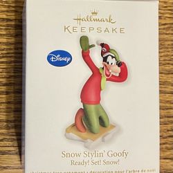 Hallmark Keepsake Disney Snow Stylin' Goofy Ready! Set! Snow! Ornament