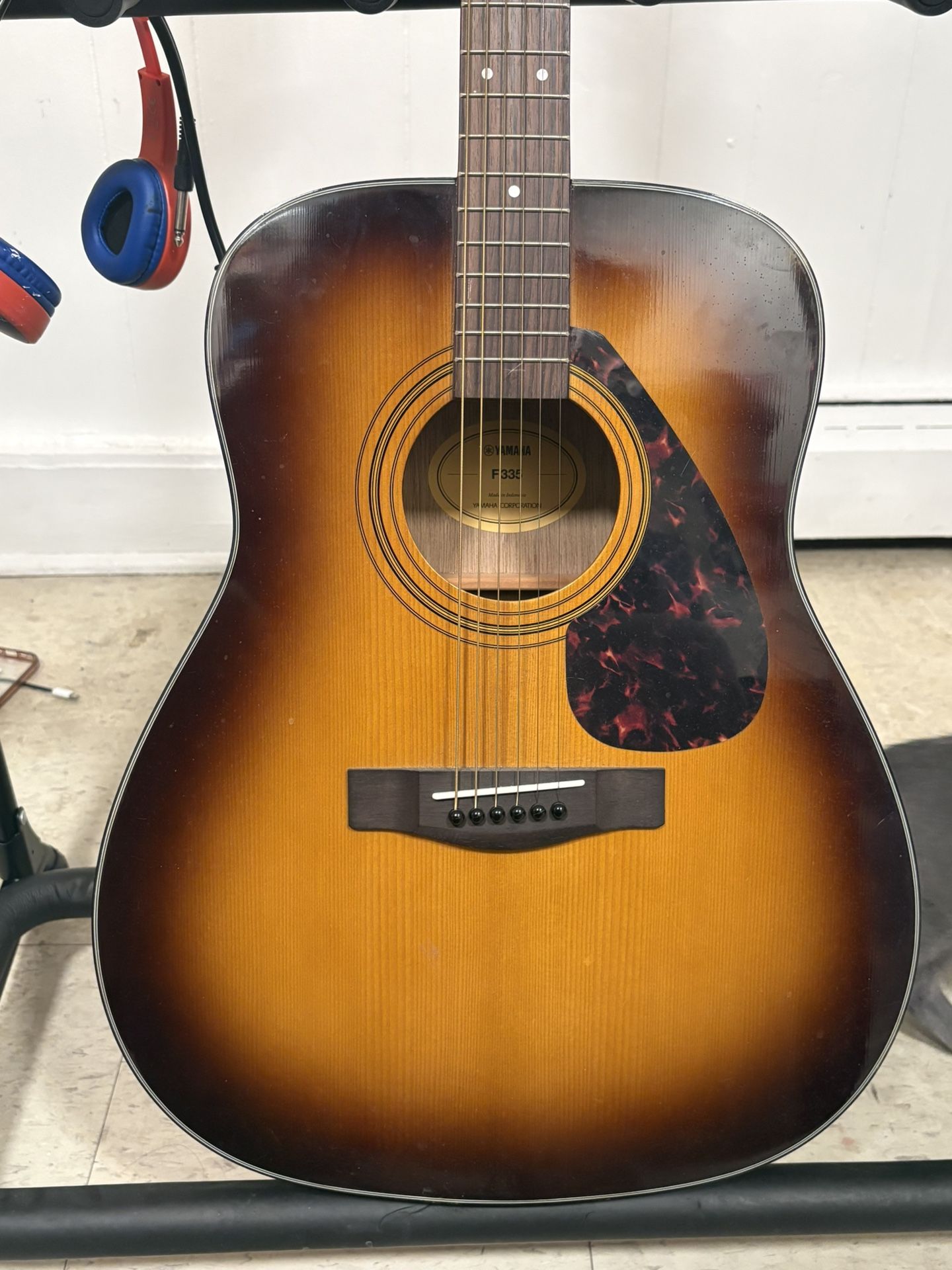 Yamaha F335 Acoustic Guitar