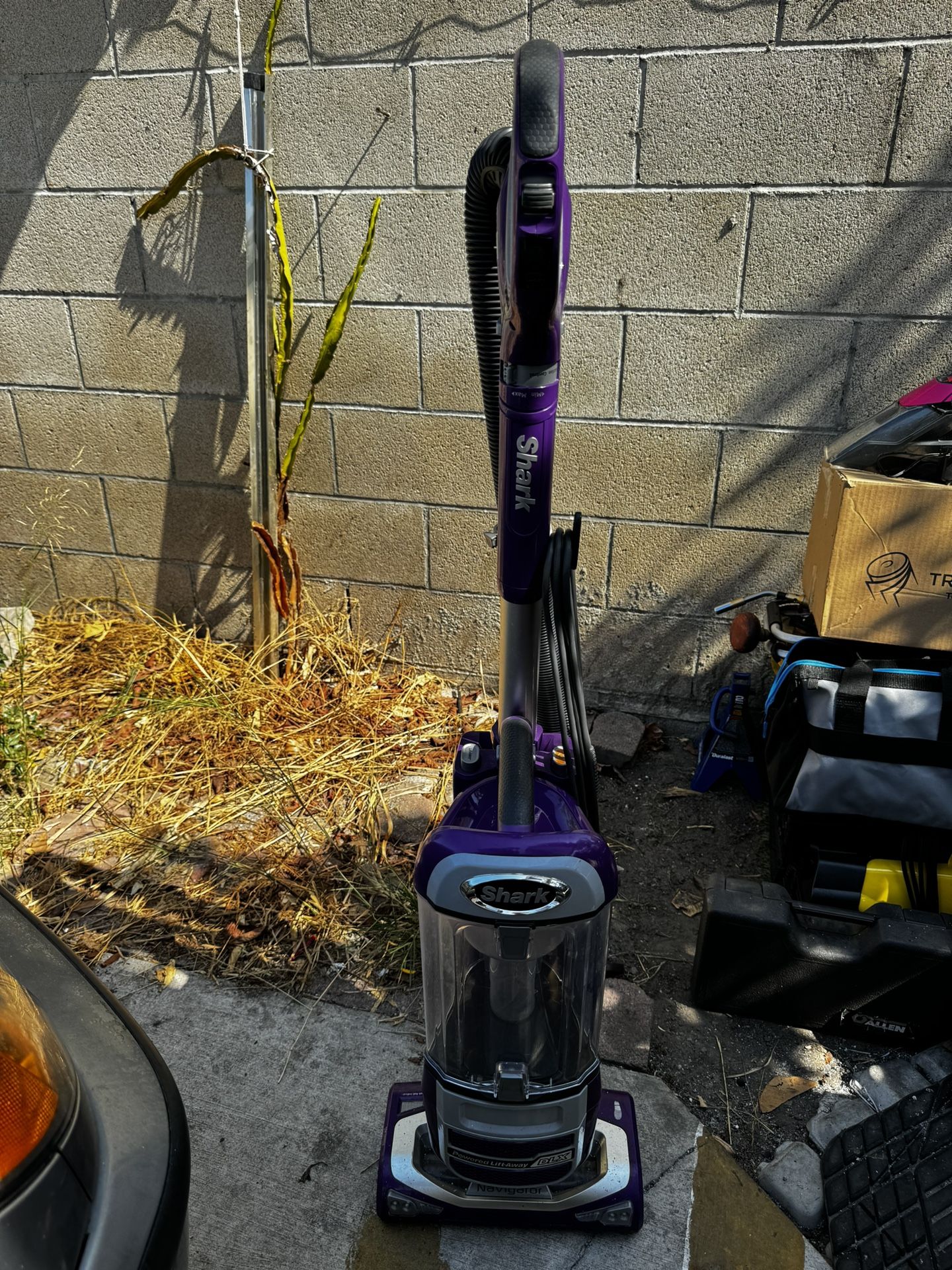 Shark Navigator Powered Lift-Away Upright Vacuum - NV586: