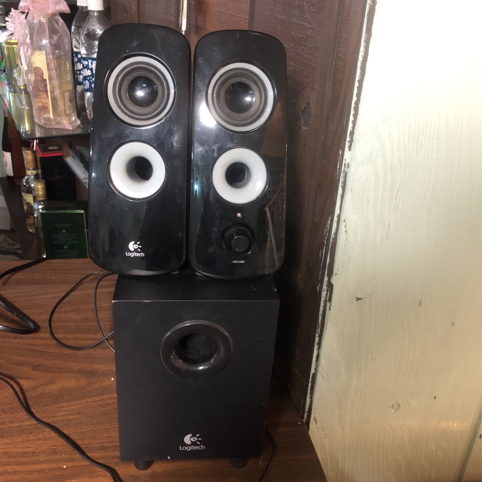 Logitech Auxiliar Speakers with Subwoofer
